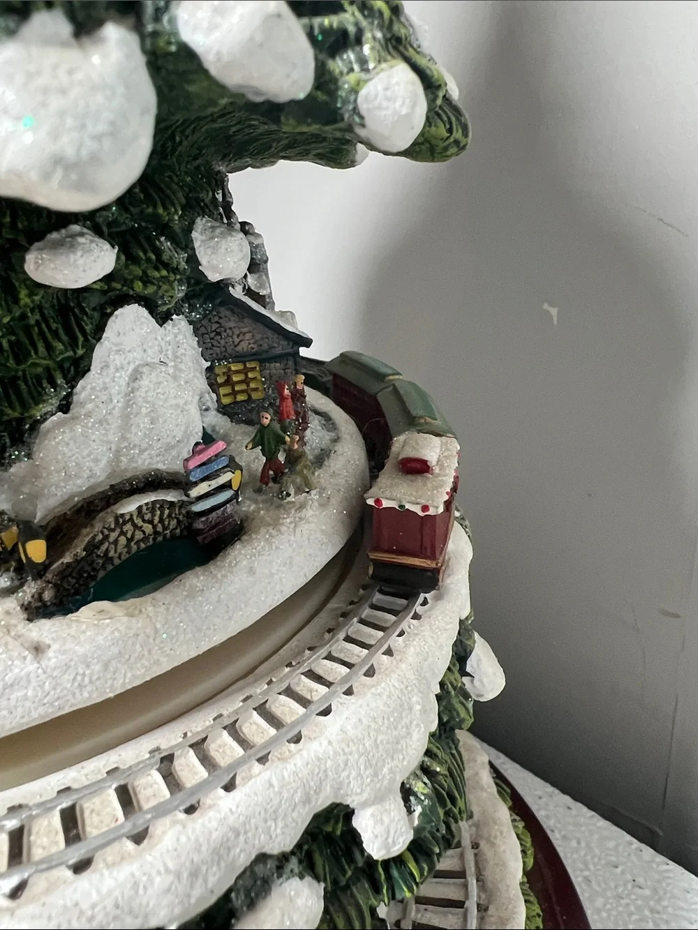 Hawthorne Village Thomas Kinkade Wonderland Express Christmas Tree - Train Music
